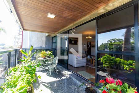 Apartamento à venda com 312m², 4 quartos e 3 vagas Apartamento à venda com 312m², 4 quartos e 3 vagasSacada