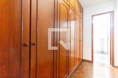 Apartamento à venda com 312m², 4 quartos e 3 vagas Apartamento à venda com 312m², 4 quartos e 3 vagasQuarto 2 - Suíte