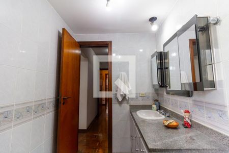 Apartamento à venda com 312m², 4 quartos e 3 vagas Apartamento à venda com 312m², 4 quartos e 3 vagasBanheiro da Suíte 2