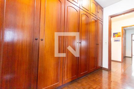 Apartamento à venda com 312m², 4 quartos e 3 vagas Apartamento à venda com 312m², 4 quartos e 3 vagasQuarto 1 - Suíte