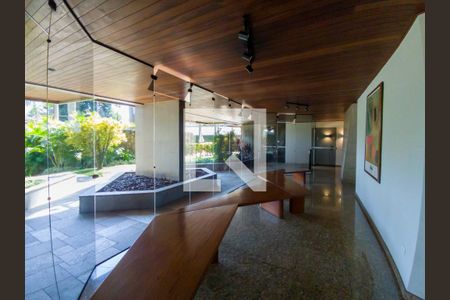 Apartamento à venda com 312m², 4 quartos e 3 vagas Apartamento à venda com 312m², 4 quartos e 3 vagasHall social