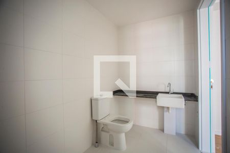 Banheiro de kitnet/studio para alugar com 1 quarto, 25m² em Mirandópolis, São Paulo