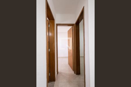 Corredor de apartamento para alugar com 2 quartos, 43m² em Vila Esperança, São Paulo