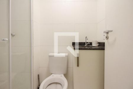 Banheiro  de kitnet/studio para alugar com 0 quarto, 22m² em São Lucas, São Paulo