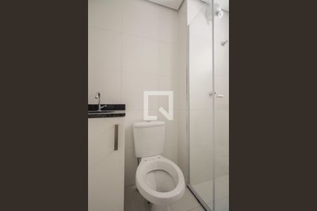 Banheiro  de kitnet/studio para alugar com 1 quarto, 19m² em São Lucas, São Paulo