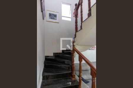 Escada de casa à venda com 4 quartos, 243m² em Parque Guarani, São Paulo