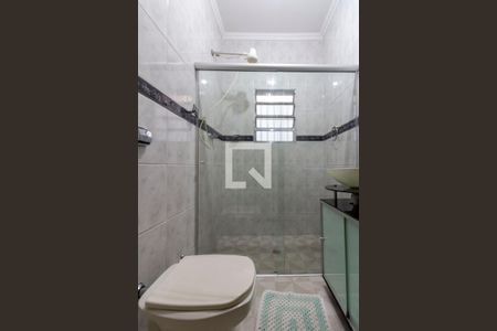 Banheiro de casa à venda com 4 quartos, 243m² em Parque Guarani, São Paulo