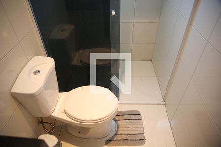 Banheiro de apartamento para alugar com 2 quartos, 80m² em Guilhermina, Praia Grande