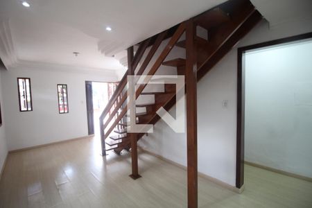 Casa à venda com 254m², 6 quartos e 3 vagasSala