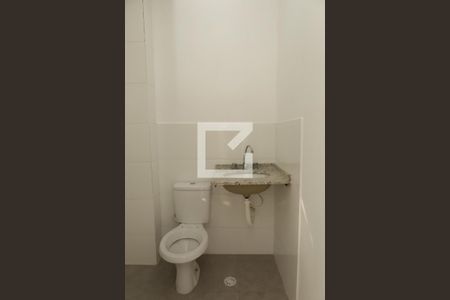 Banheiro de kitnet/studio para alugar com 0 quarto, 37m² em Parque Paulistano, São Paulo