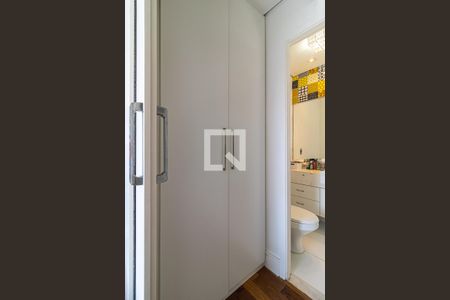 Apartamento à venda com 70m², 2 quartos e 1 vaga Apartamento à venda com 70m², 2 quartos e 1 vagaCloset
