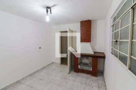 Sala de casa para alugar com 2 quartos, 80m² em Jardim Santos Dumont, São Paulo