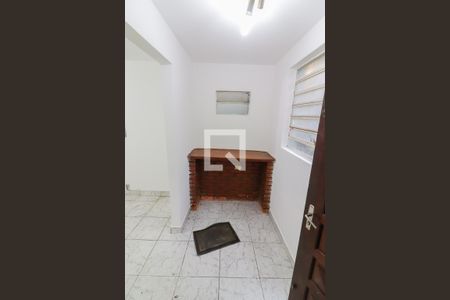 Corredor Entrada de casa para alugar com 2 quartos, 80m² em Jardim Santos Dumont, São Paulo