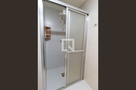 Banheiro de kitnet/studio para alugar com 1 quarto, 40m² em Centro, Curitiba