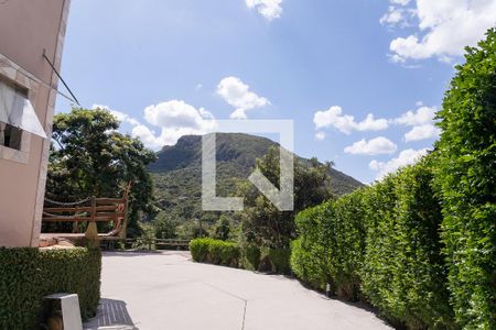 Casa de condomínio à venda com 274m², 2 quartos e 2 vagas Casa de condomínio à venda com 274m², 2 quartos e 2 vagasQuintal