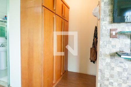 Casa de condomínio à venda com 274m², 2 quartos e 2 vagas Casa de condomínio à venda com 274m², 2 quartos e 2 vagasCloset da suíte