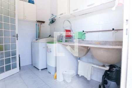 Casa de condomínio à venda com 274m², 2 quartos e 2 vagas Casa de condomínio à venda com 274m², 2 quartos e 2 vagasÁrea de Serviço