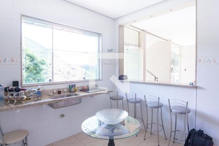 Casa de condomínio à venda com 274m², 2 quartos e 2 vagas Casa de condomínio à venda com 274m², 2 quartos e 2 vagascozinha 1