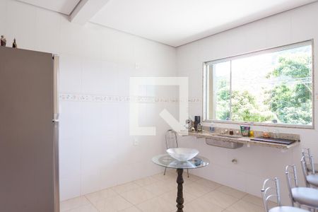 Casa de condomínio à venda com 274m², 2 quartos e 2 vagas Casa de condomínio à venda com 274m², 2 quartos e 2 vagascozinha 1