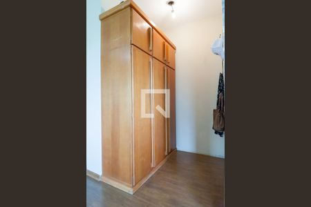 Casa de condomínio à venda com 274m², 2 quartos e 2 vagas Casa de condomínio à venda com 274m², 2 quartos e 2 vagasCloset da suíte