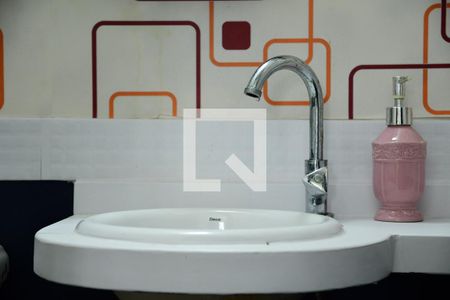 Lavabo de casa de condomínio para alugar com 3 quartos, 127m² em Jardim Rio das Pedras, Cotia