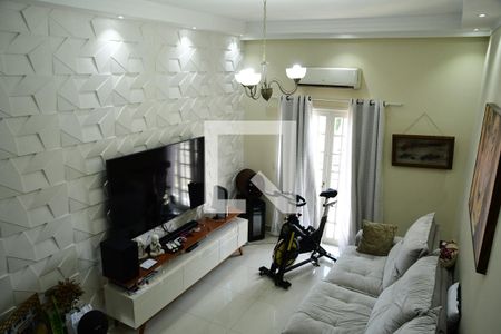 Sala de casa de condomínio para alugar com 3 quartos, 127m² em Jardim Rio das Pedras, Cotia