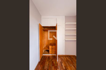 Quarto 1 de apartamento para alugar com 3 quartos, 64m² em Jardim America, Belo Horizonte