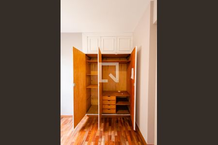 Quarto 2 de apartamento para alugar com 3 quartos, 64m² em Jardim America, Belo Horizonte