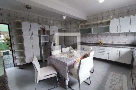 Casa à venda com 157m², 4 quartos e 5 vagas