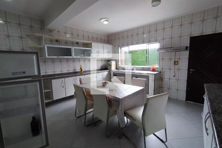 Casa à venda com 157m², 4 quartos e 5 vagas Casa à venda com 157m², 4 quartos e 5 vagasCozinha