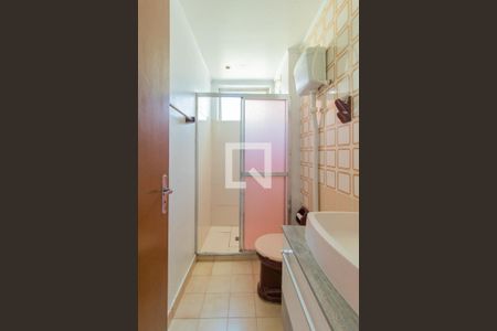 Banheiro de apartamento à venda com 1 quarto, 42m² em Vila João Pessoa, Porto Alegre