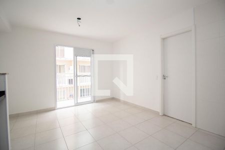 Sala / Cozinha de apartamento para alugar com 1 quarto, 38m² em Vila Palmeiras, São Paulo