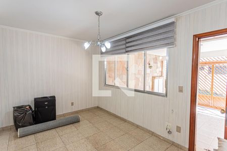 Sala de casa para alugar com 3 quartos, 84m² em Jardim Mangalot, São Paulo