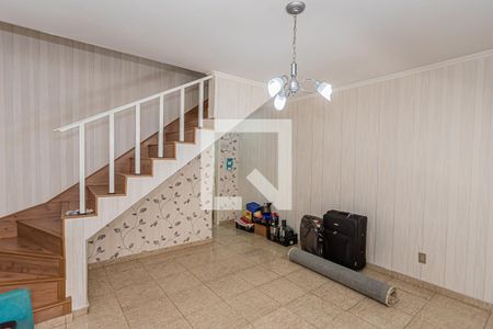Escada de casa para alugar com 3 quartos, 84m² em Jardim Mangalot, São Paulo
