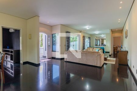 Sala de casa de condomínio à venda com 5 quartos, 530m² em Jardim Mirna, Taboão da Serra