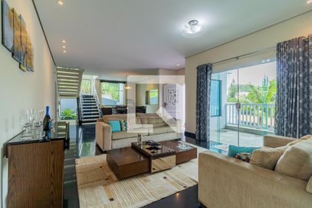 Sala de casa de condomínio à venda com 5 quartos, 530m² em Jardim Mirna, Taboão da Serra