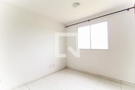 Sala de apartamento para alugar com 2 quartos, 38m² em Jardim das Oliveiras, Itaquaquecetuba