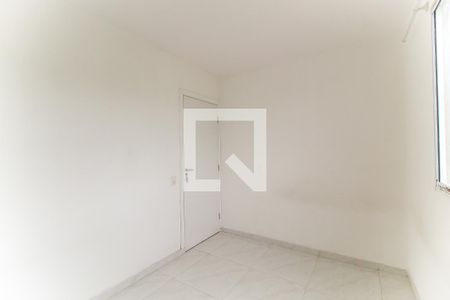 Quarto 2 de apartamento para alugar com 2 quartos, 38m² em Jardim das Oliveiras, Itaquaquecetuba