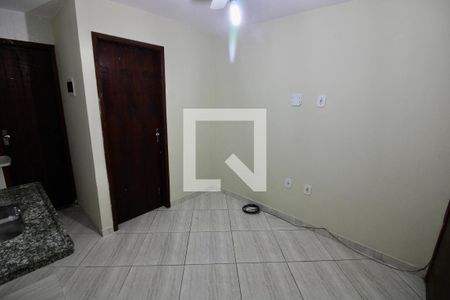 Sala de apartamento para alugar com 1 quarto, 35m² em Recreio dos Bandeirantes, Rio de Janeiro