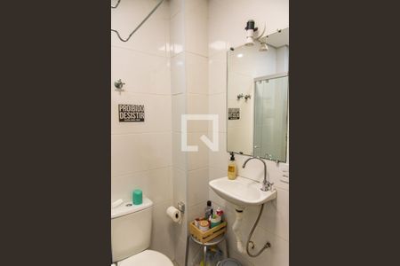 Banheiro de kitnet/studio para alugar com 1 quarto, 35m² em Liberdade, São Paulo
