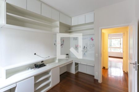 Quarto 1 de apartamento à venda com 4 quartos, 200m² em Santo Antônio, Belo Horizonte