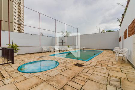Apartamento à venda com 130m², 3 quartos e 2 vagas Apartamento à venda com 130m², 3 quartos e 2 vagasÁrea comum - Piscina