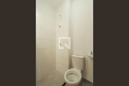 Banheiro de casa de condomínio para alugar com 1 quarto, 34m² em Parque Peruche, São Paulo