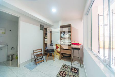 Sala de casa de condomínio para alugar com 1 quarto, 35m² em Vila Suica, Santo André