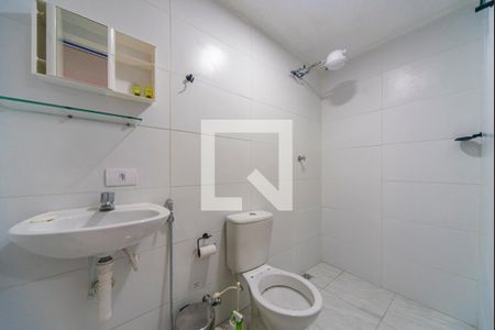 Banheiro  de casa de condomínio para alugar com 1 quarto, 35m² em Vila Suica, Santo André