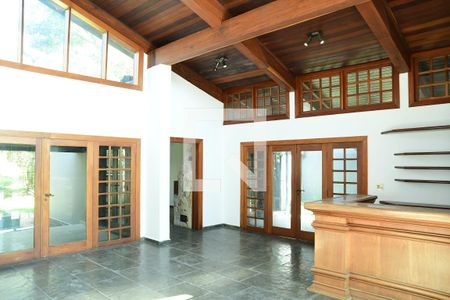 Casa de condomínio para alugar com 600m², 3 quartos e 4 vagasSala