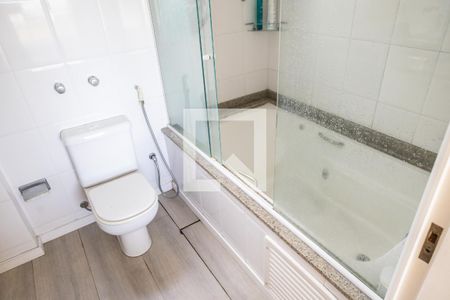 Apartamento para alugar com 304m², 3 quartos e 3 vagas Apartamento para alugar com 304m², 3 quartos e 3 vagasSuíte banheiro