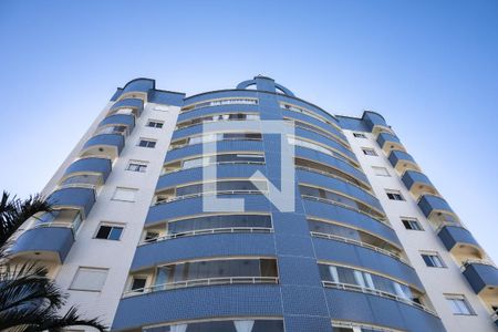 Apartamento para alugar com 304m², 3 quartos e 3 vagas Apartamento para alugar com 304m², 3 quartos e 3 vagasFachada