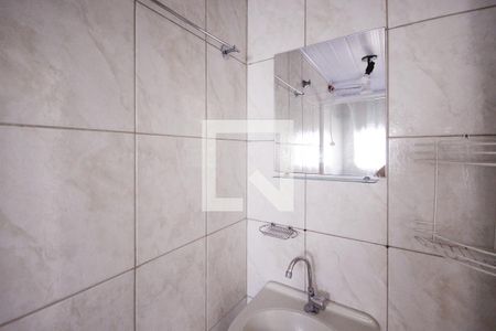 Banheiro de casa de condomínio para alugar com 1 quarto, 35m² em Vila Brasilina, São Paulo