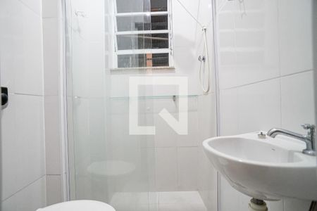Banheiro de kitnet/studio para alugar com 1 quarto, 40m² em Centro, Niterói